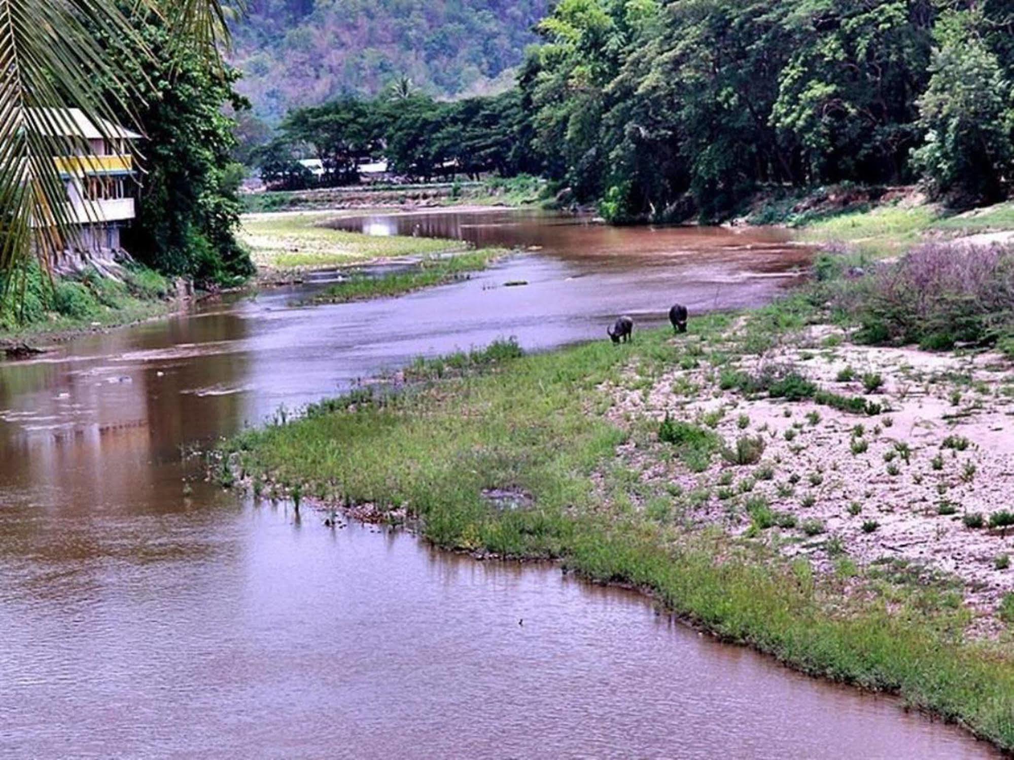 River Bank Resort Mae Sariang Exteriér fotografie