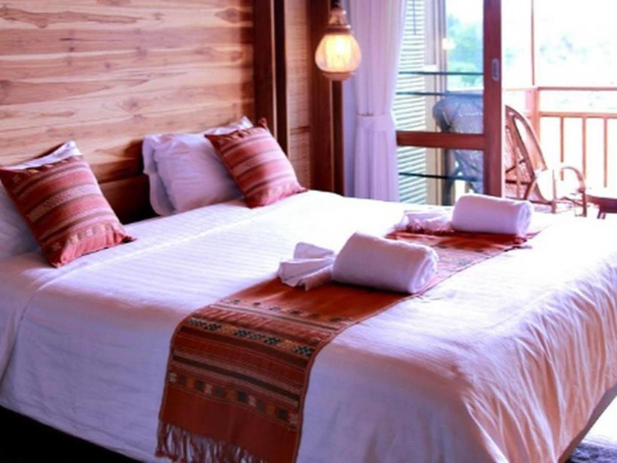 River Bank Resort Mae Sariang Exteriér fotografie